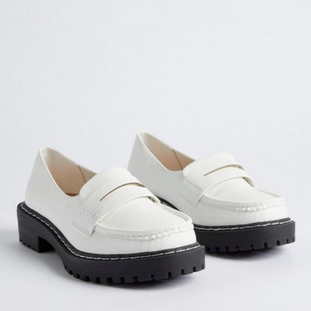 White Lug Sole Loafers      Size 8 Wide    •NEW•